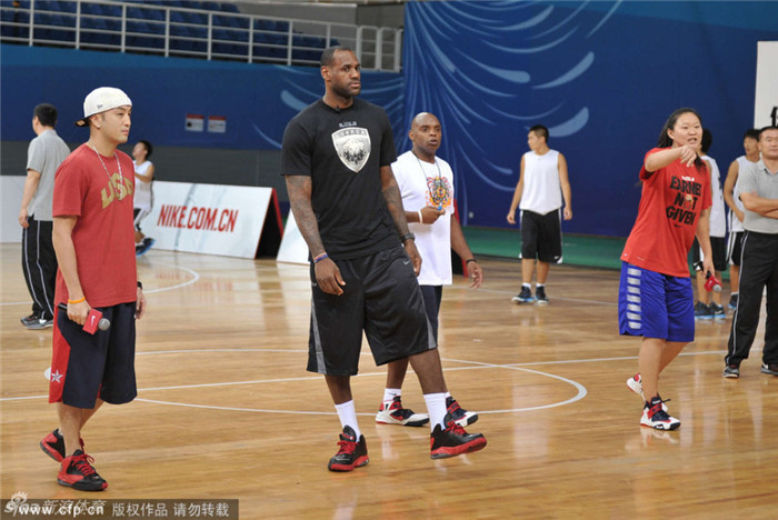 NIKE 耐克 AMBASSADOR V 使节5 詹姆斯篮球