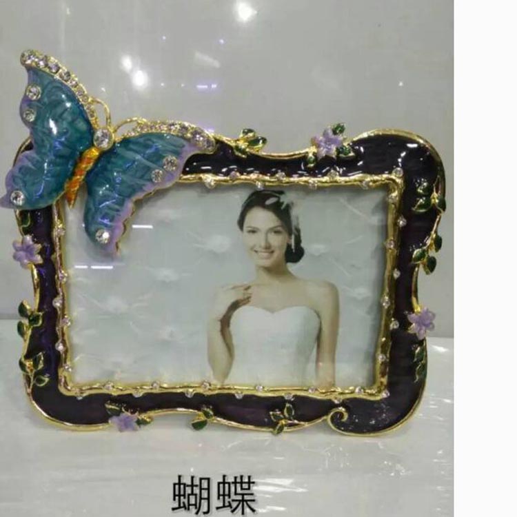 
                                        妙诺家居三八妇女节礼物欧式复古创意相框组合摆台镶钻婚纱金属结婚精美儿童相框3/5/6/7 天鹅一对4寸                