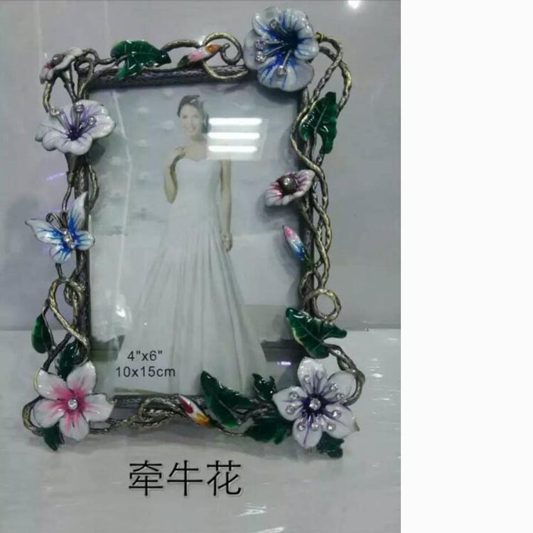 
                                        妙诺家居三八妇女节礼物欧式复古创意相框组合摆台镶钻婚纱金属结婚精美儿童相框3/5/6/7 天鹅一对4寸                