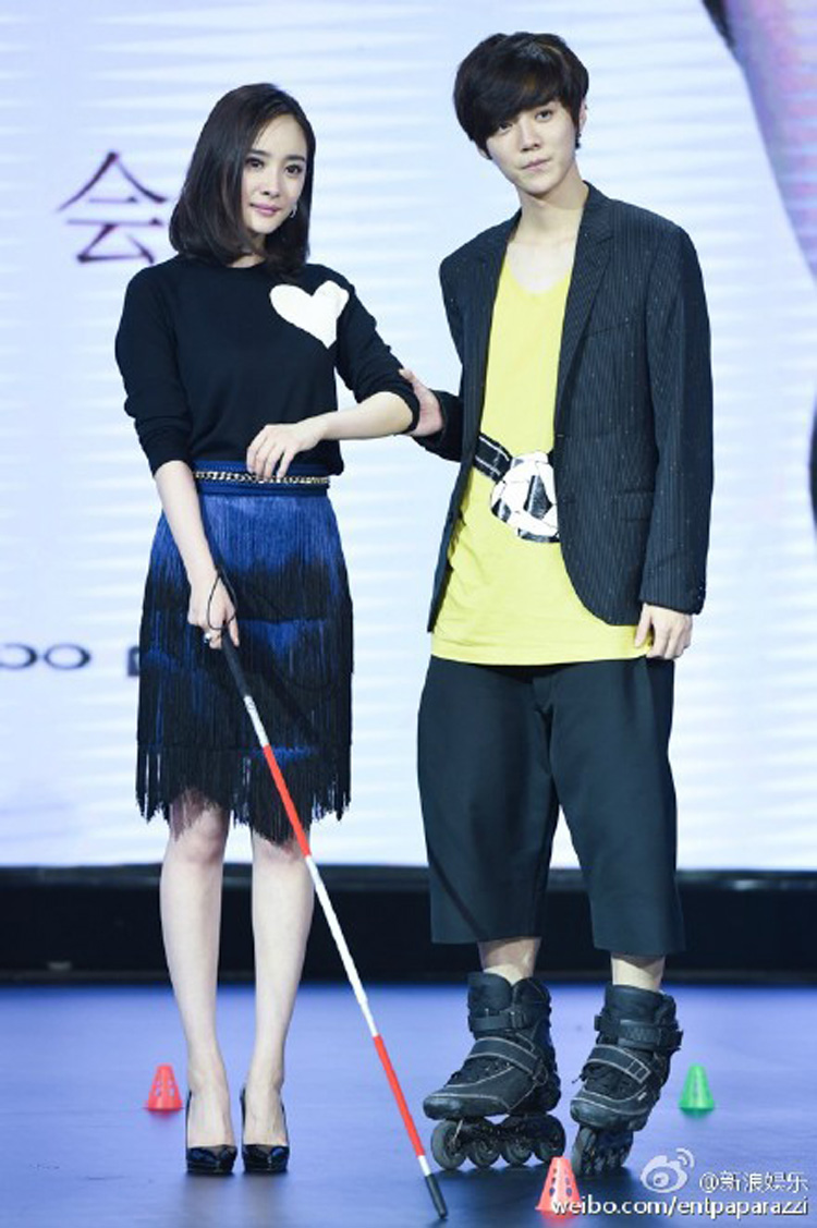 百含玉2015秋季杨幂同款黑色爱心针织毛衣女蓝色渐变流苏半身裙套装 图片色套装送腰带 S