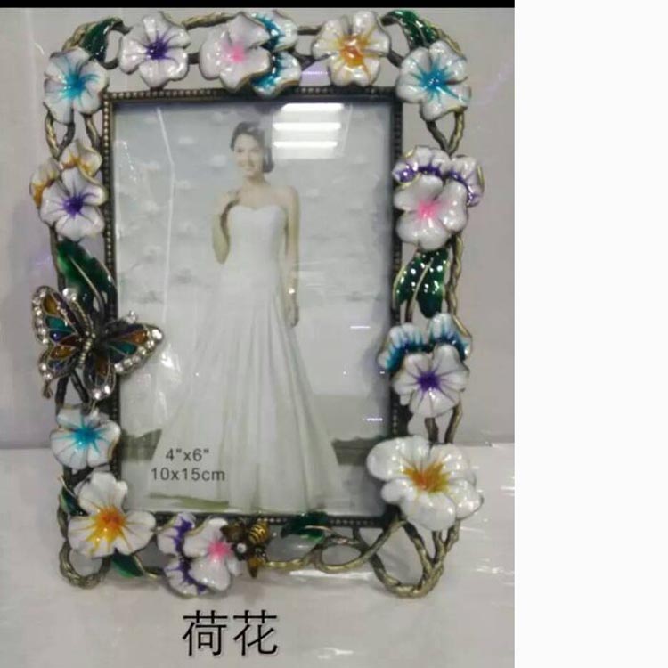 
                                        妙诺家居三八妇女节礼物欧式复古创意相框组合摆台镶钻婚纱金属结婚精美儿童相框3/5/6/7 天鹅一对4寸                