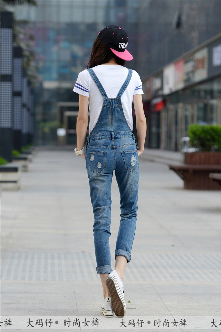春夏款加肥加大码韩版宽松大码女装显瘦背带裤连体牛仔长裤潮 蓝色 29.