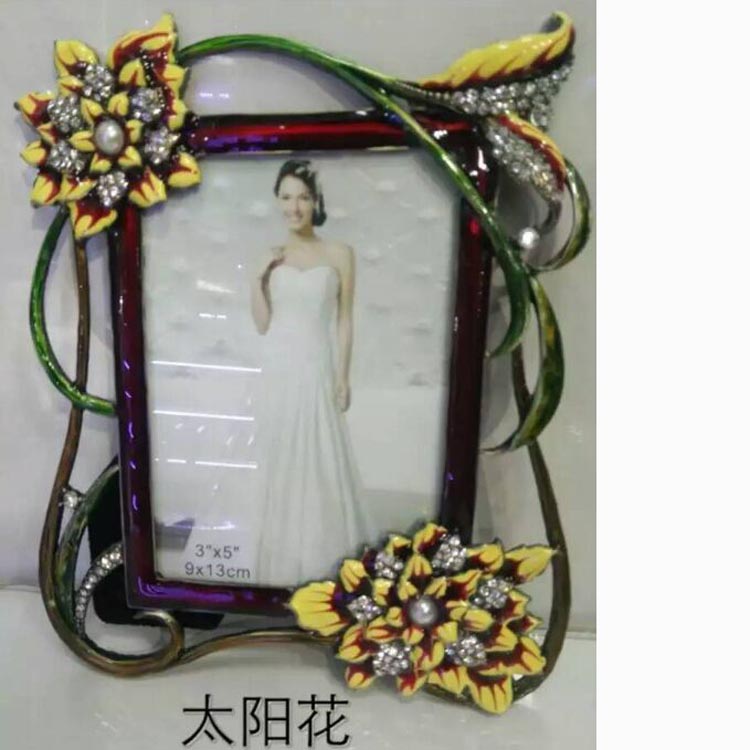 
                                        妙诺家居三八妇女节礼物欧式复古创意相框组合摆台镶钻婚纱金属结婚精美儿童相框3/5/6/7 天鹅一对4寸                