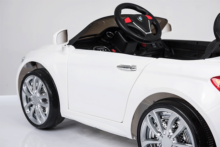 新款摇摆儿童电动车四轮玩具车可坐人遥控车宝宝电动汽车婴儿宝马童车