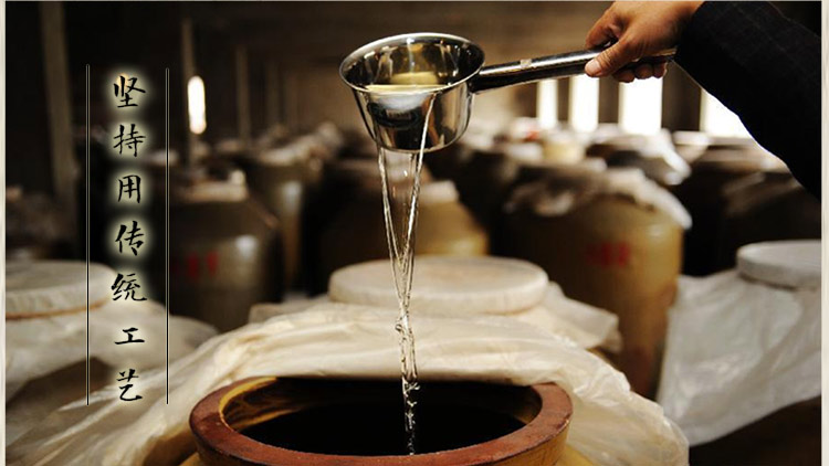 中国贵州茅台镇酱香型白酒纯粮食自酿造封坛老