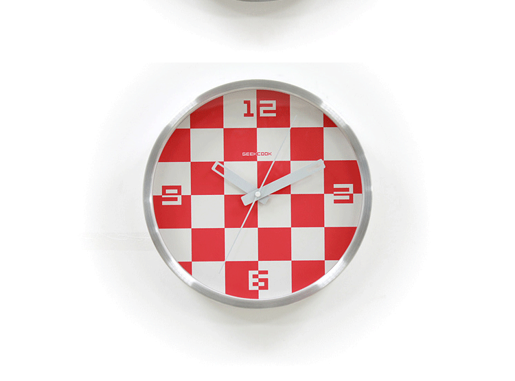 
                                        GeekCook钟国创意非空非白棋盘钟艺术时钟客厅 简约 静音金属挂钟 红面白框                