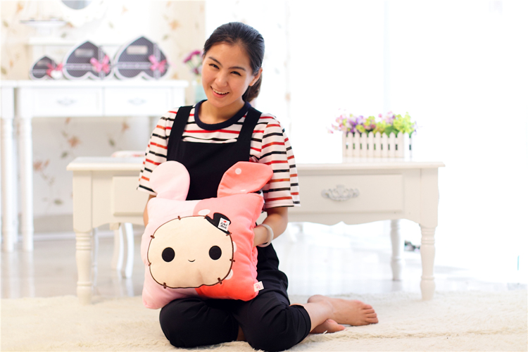 
                                        茵凡 奖状抱枕被七夕情人节礼物男女朋友Hello Kitty坐垫公仔空调被两用龙猫夏凉被 桃心可爱熊猫 抱枕被1.1X1.5米                
