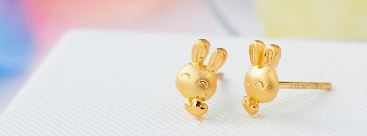 周大福 ChowTaiFook 生肖兔 黄金足金耳环(工