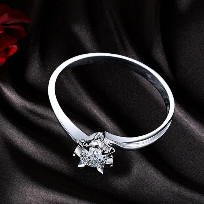 地球城 34分铂金PT950钻石戒指 F-G SI 重金托