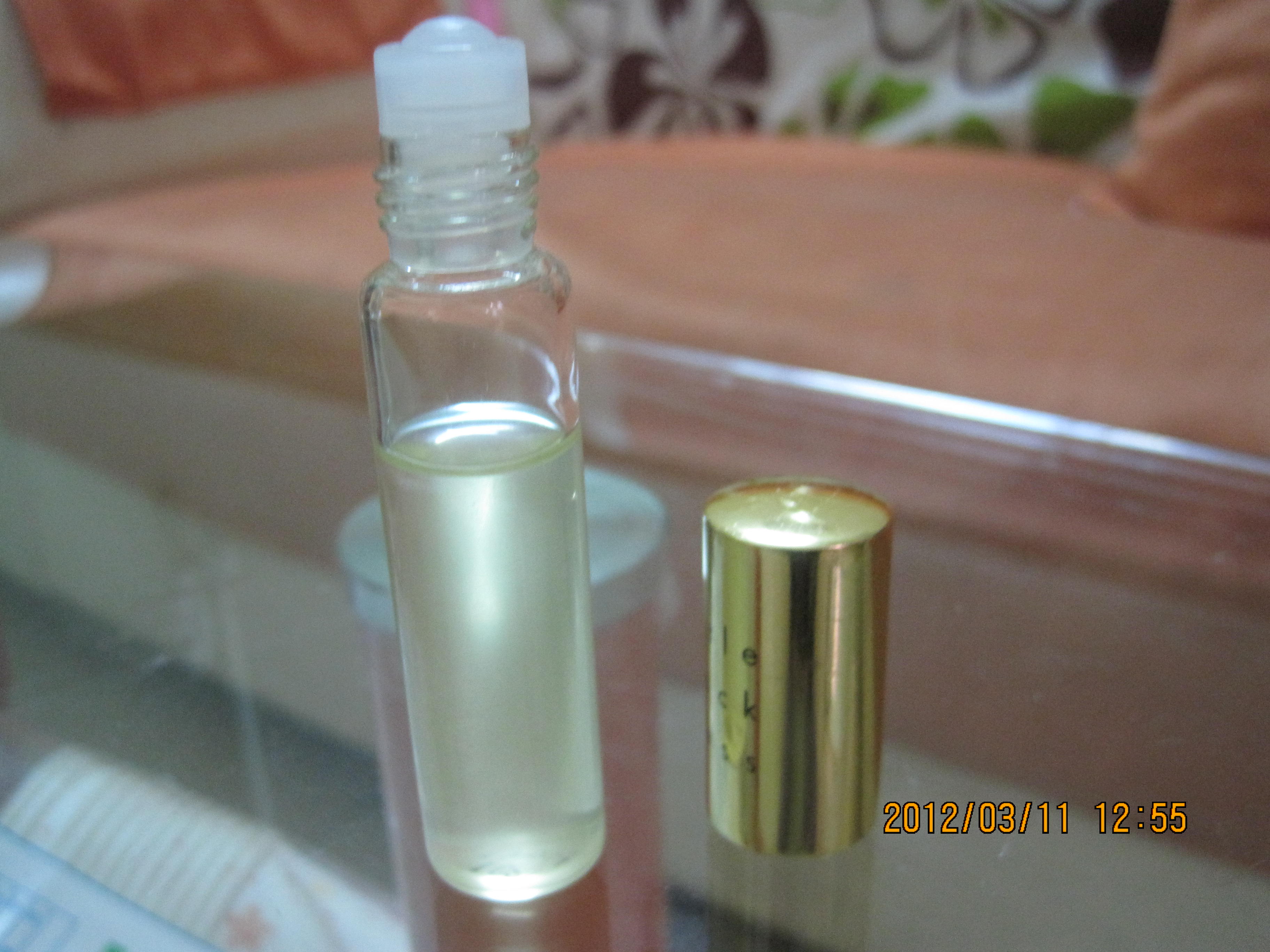 雅芳小黑裙走珠香水9毫升--耐用,味道喜欢,清淡