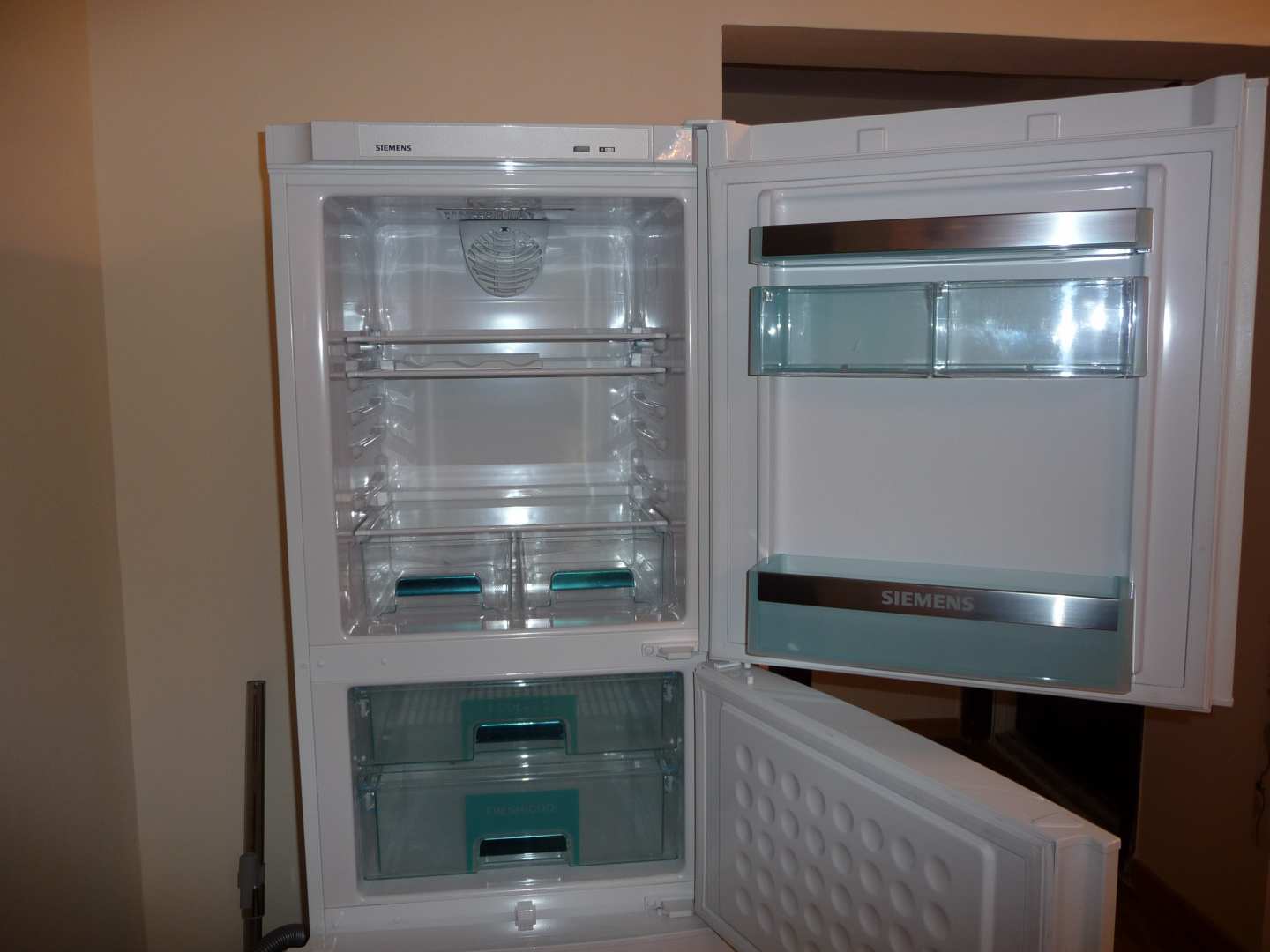 西门子 (SIEMENS) KK25F55TI 245升 三门冰箱