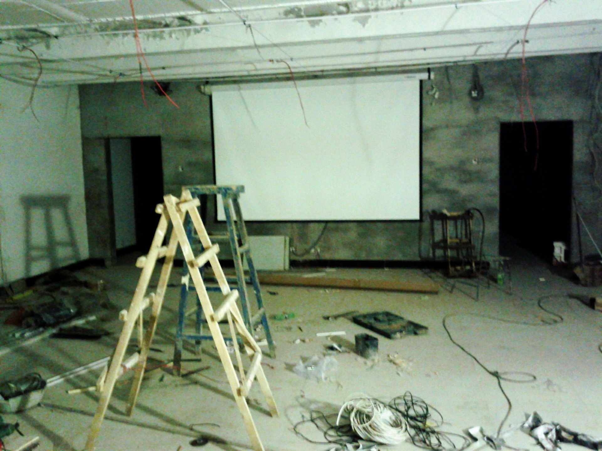 红叶(Redleaf)150寸 电动投影幕布4:3 玻珠幕--