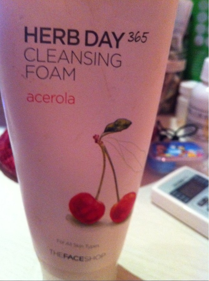 The face shop迪肤适樱桃洗面奶170ml--很可爱