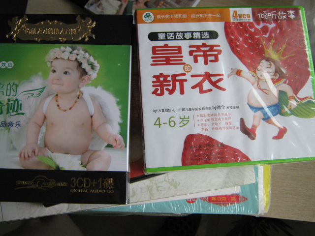 童話故事精選：皇帝的新衣（4VCD+馮氏早教指導(dǎo)說(shuō)明書） 曬單實(shí)拍圖