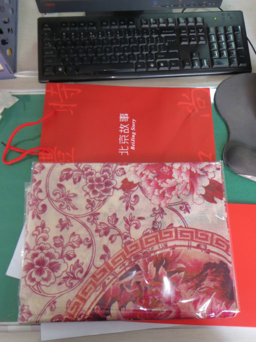上海故事羊毛圍巾女款冬數(shù)碼噴繪保暖超長圍脖披肩 188018 169009繁花點點 桔粉色 曬單實拍圖
