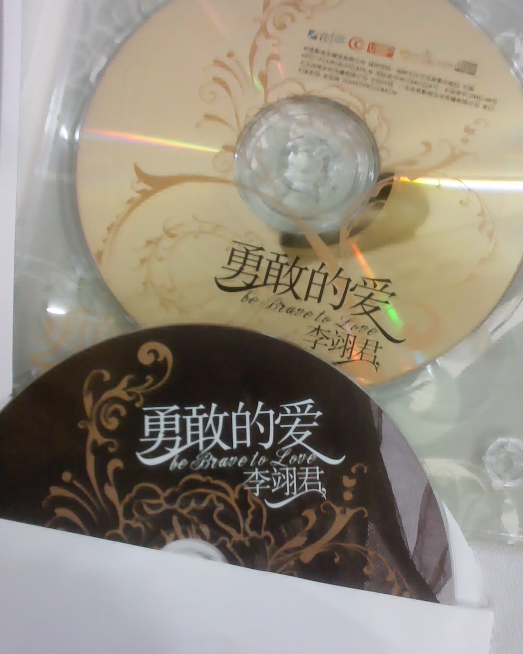 李翊君：勇敢的爱专辑（VCD+CD）（京东专卖） 实拍图