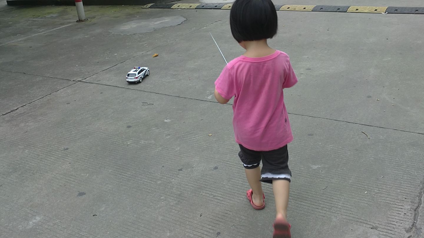 铠伦 1:16无线遥控警车Q7 遥控汽车模型玩具带