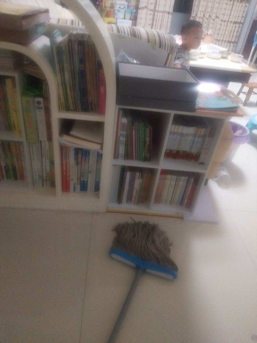 双语绘本。看不懂英语,只能当汉语绘本讲。哈哈(?ω?)hiahiahia自从在买绘本,根本停不下来。买买买,服务好,质量好,售后好(?▽?)啥都好,啥都不说了?完美