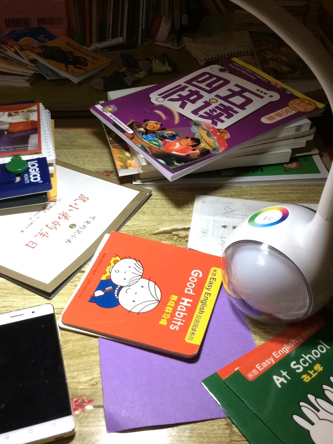 书收到了,质量非常好。无理由也特别给力啊。绝大部分书都是在买的,正版,无气味。孩子们特别喜欢。没有晒单本书,就晒晒书堆吧。书中自有无穷乐趣。