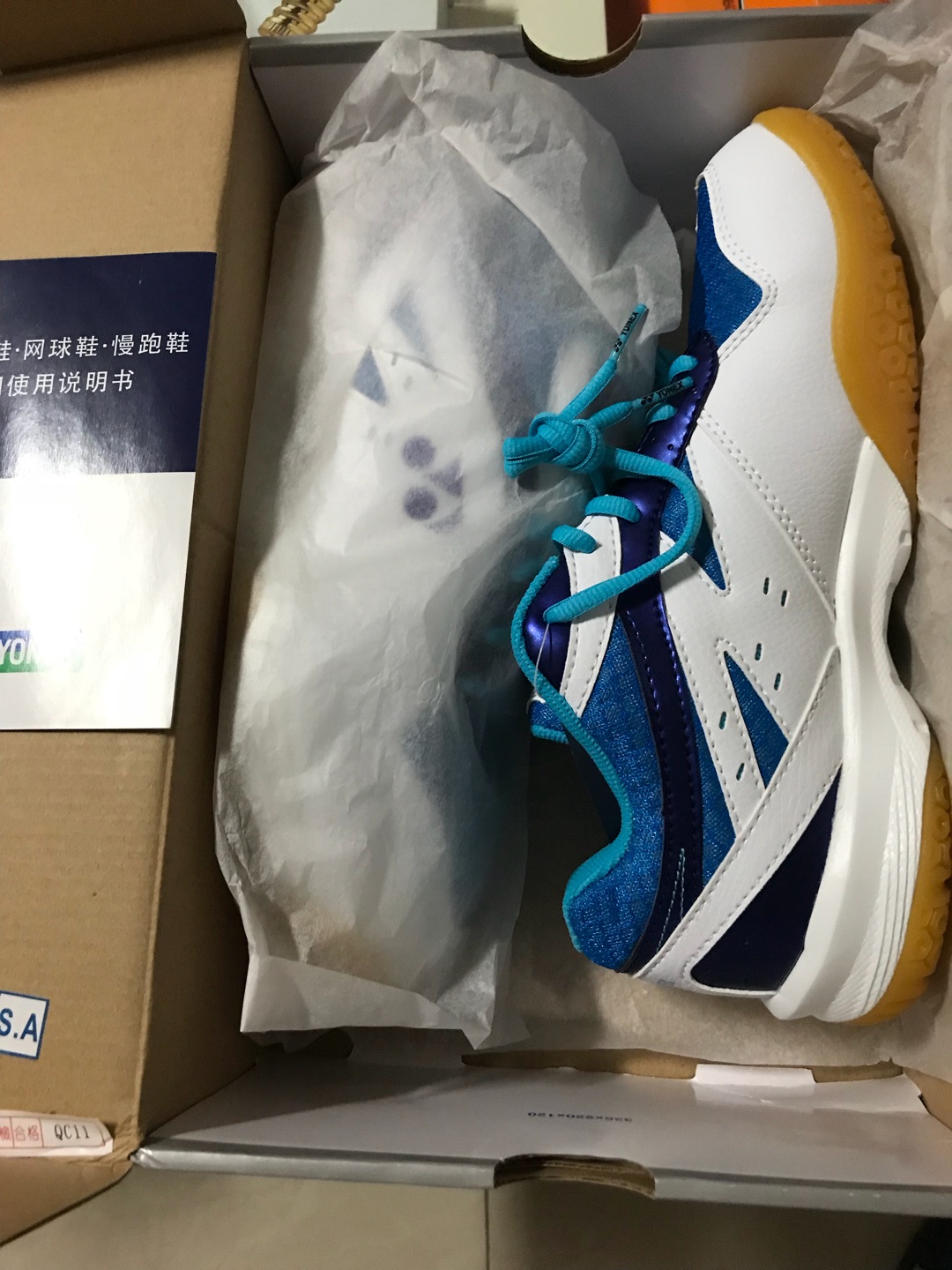 物流迅速,包装还行,鞋子和介绍一样,试穿正好,但还没穿着打球,等打球后在追评