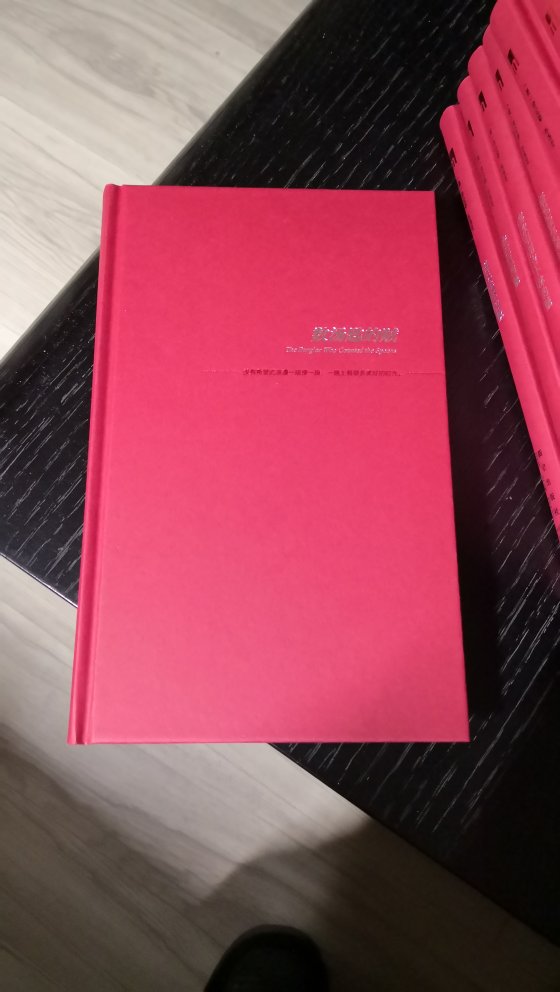 新星出版社的这套雅贼全集精装典藏版极为漂亮,绛红色的封面,长32开本,外加函套。虽然定价很高,但满减加券后还是很合算的。