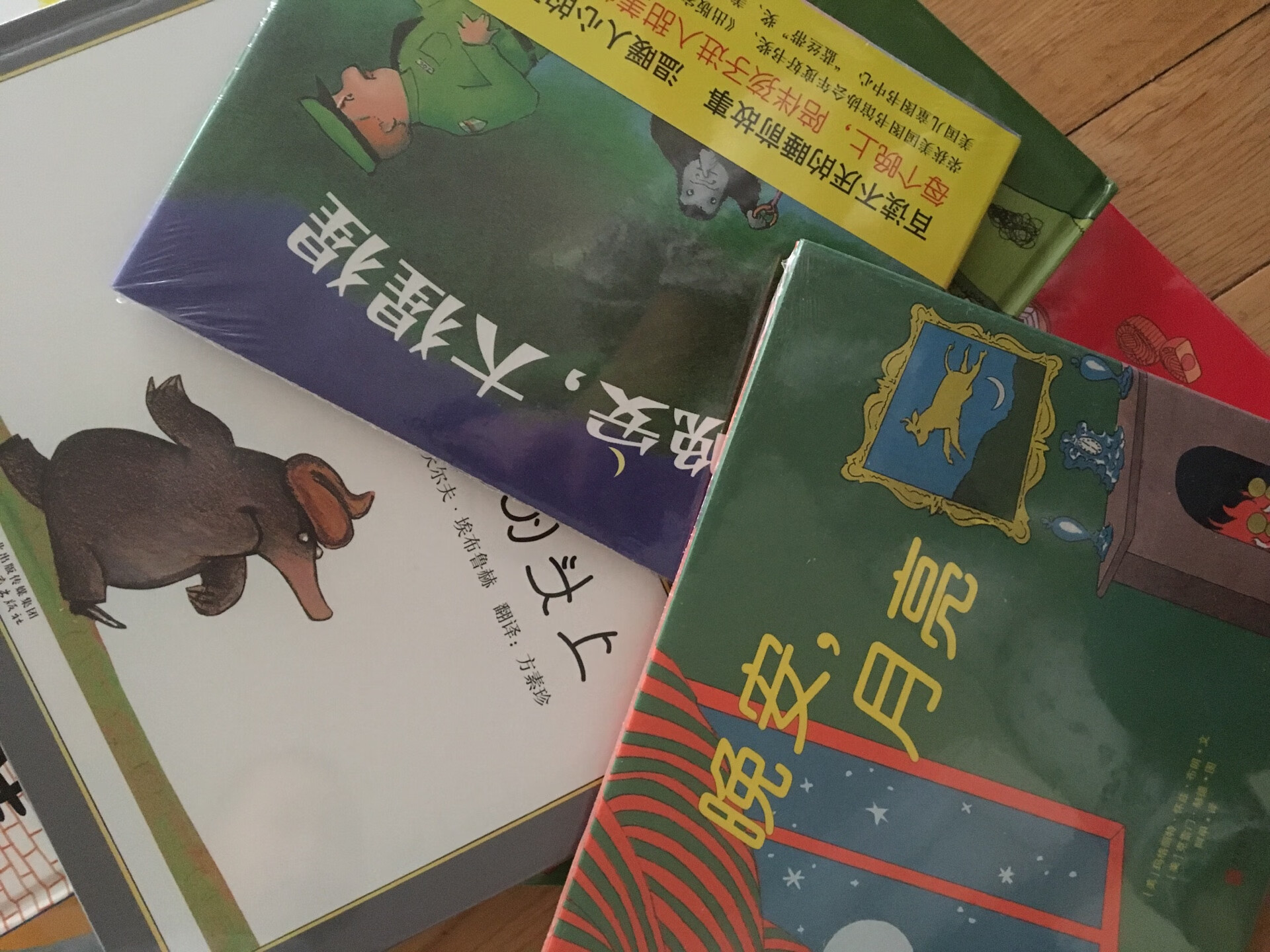 趁着双十一活动,给孩子和自己多买点书。虽然很多书本身折扣很低,但满减活动叠加优惠券,非常划算,就是辛苦快递员了,这么沉的东西,挨家送货。为的优惠力度和物流点赞?