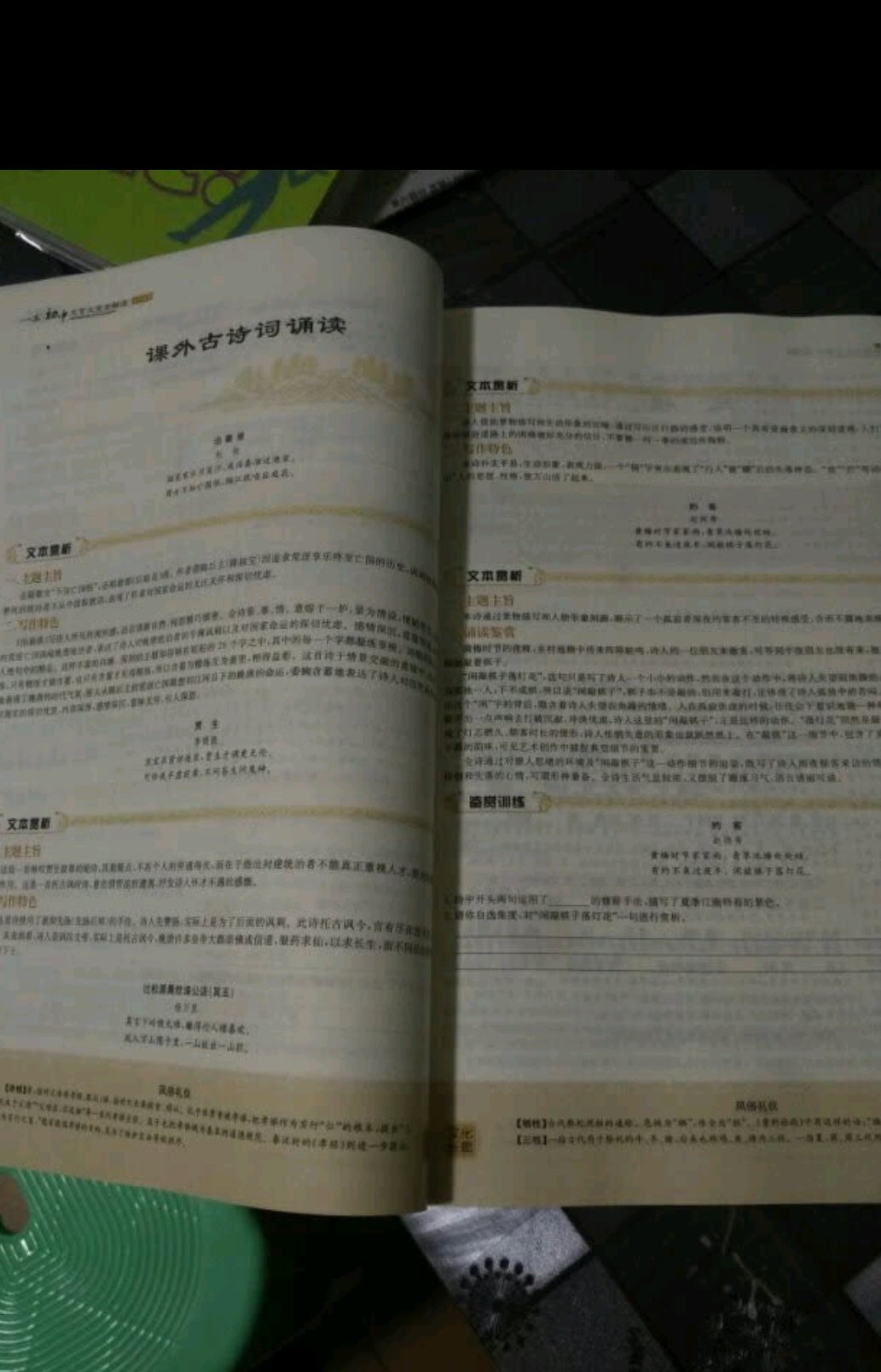 :宝贝收到了,卖家发货很快,物流也非常给力,客服服务态度极好,很有耐心、给人一种亲切感,好喜欢。还有包装精美,高端大气上档次;看得出来商家很用心。宝贝真心不错,与图片相符,没有任何差异