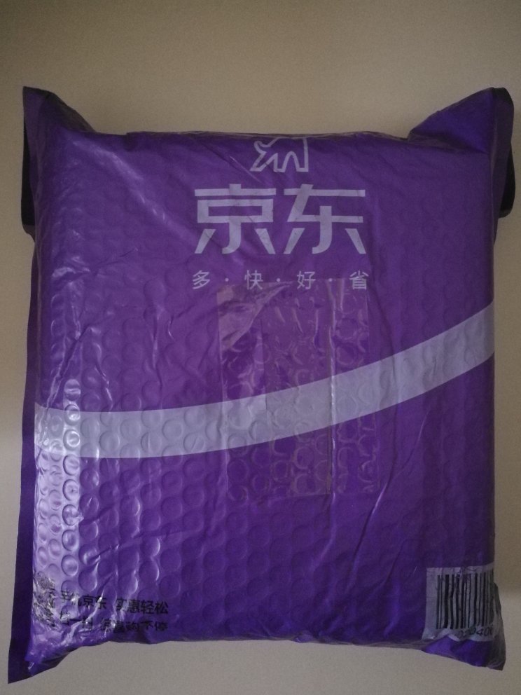 从高中开始买了一本探讨日本民族性的书《菊与刀》开始,目前买过近二十多本研究日本的书籍。为什么要研究日本?因为中国的历史上我们有过很多外敌,如匈奴,如突厥,如欧洲列强等,他们有的早已消逝于历史长河中,有的或已不再构成实质威胁,而唯独我们一衣带水的邻邦日本,据有据可查的白村江之战以来,这漫长的一千多年里,他一直在模仿着我们、学习着我们、超越着我们、觊觎着我们、屠戮着我们、也启迪着甚至教育着我们,也一直在准备着趁我们虚,要我们命,所谓宿敌不过如此。对于****国家,如果不能真正的了解他,那的确是一件可悲更可怕的事情。总之中日之间这场上演了千年的大戏还远未到结束的时候,好戏还在后面。之前买了1至4本,有一定参考价值,这次偶然看到出5、6、7本,马上买下,封塑包装,印刷清晰、图文并茂,还未细读,应该不错。