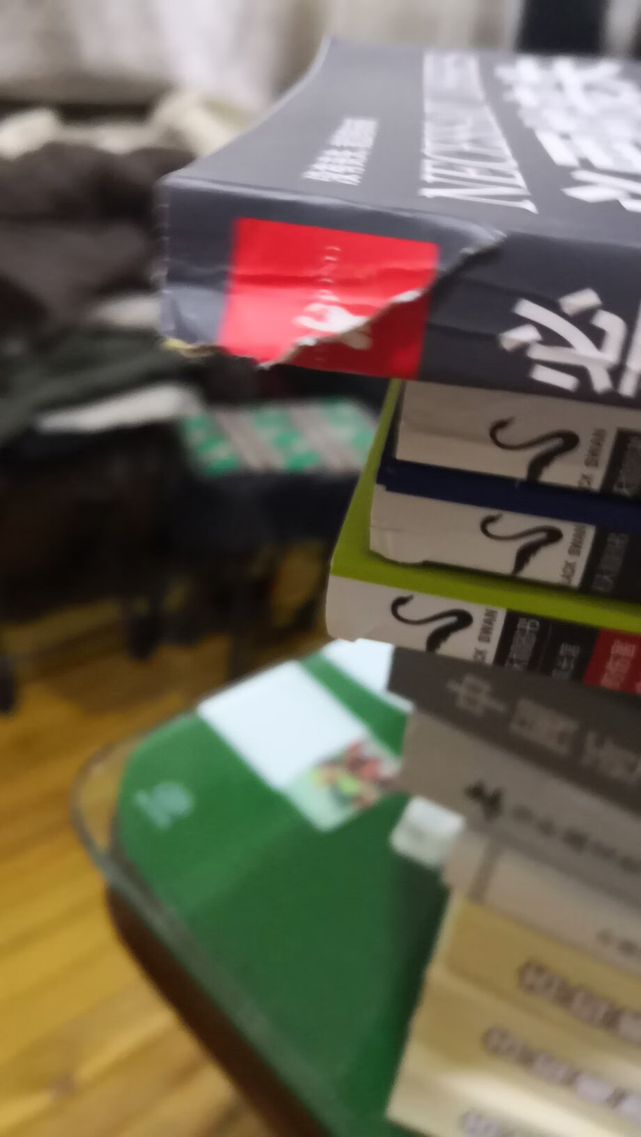 我不读书,我只是书籍的搬运工,留着其实也是为了读书,只是现在读的少,就这么读书吧,如果不读那就以后做投资也是可以的,当然这些书都很经典,估计以后会绝版所以就先买着了以后再读。