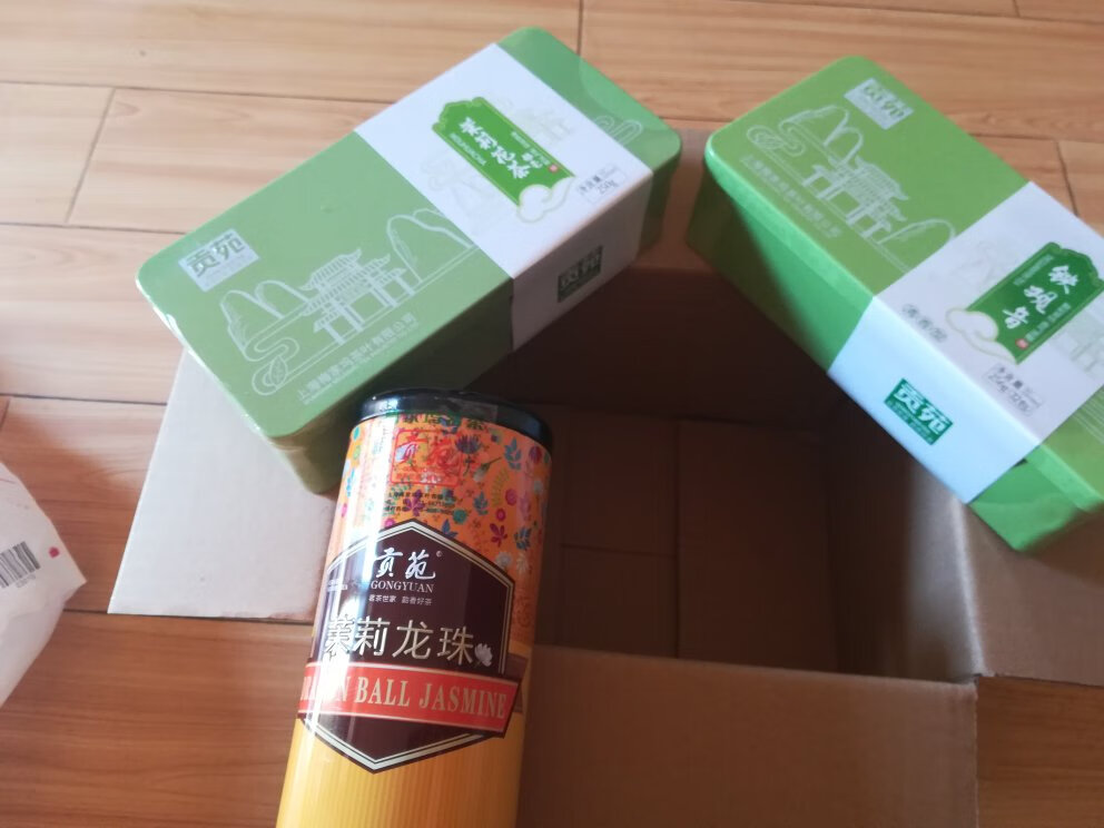 茶叶已经到了还没有开封,喝了这个牌子另外一个茉莉花茶,味道还不错我可以接受。喝完这个后再来喝其它两盒茶叶。