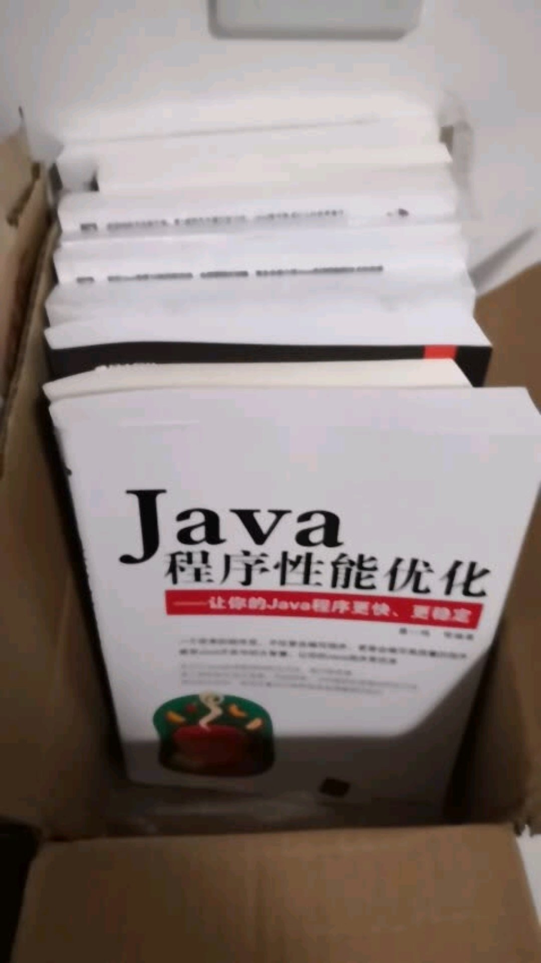 staatic可以直接被主方法调用,而不需要对象调用 f。 static关键字在后面的 j章节会有详细讲解。5.1m.2编写一个 Java程序 Hepllo2.r2数据类型的分类2.5.2 u赋值运算符w2.7 if… else循环的 z嵌套3.4.2 Java面向 C对象程序设计(第6~8章) F这3章介绍类和 H对象的定义与使用、各个访问控制 K符和修饰符的引用 M、 Java的继承与多态特性、接口 P、内部类、包等多个知识点。另外还给出了多个面试笔试题目,加深读者的理解和应聘 X时的应答能力。第3篇