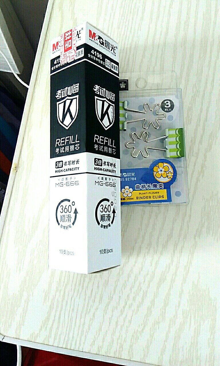非常喜欢,笔芯有十支,包装的也很好,没有破损而且还送了三个长尾夹。
