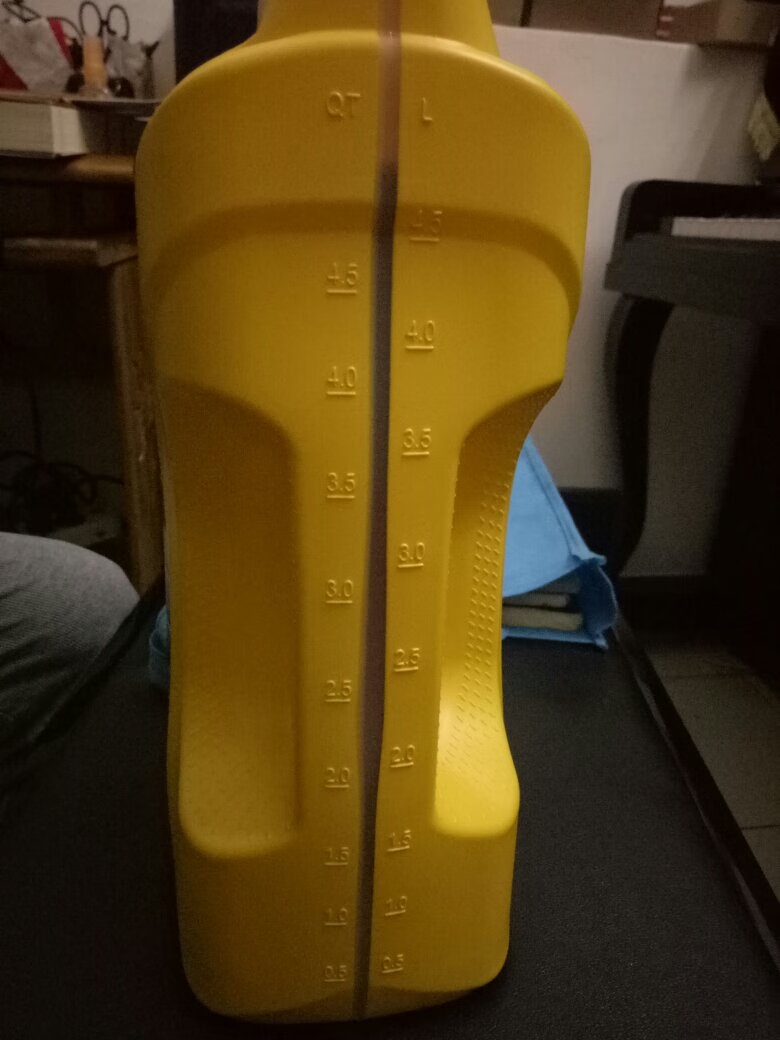 买了两桶回来,一桶自己换机油,另外一桶送给朋友,目前使用还是正常,再磨合一段时间看感觉如何!
