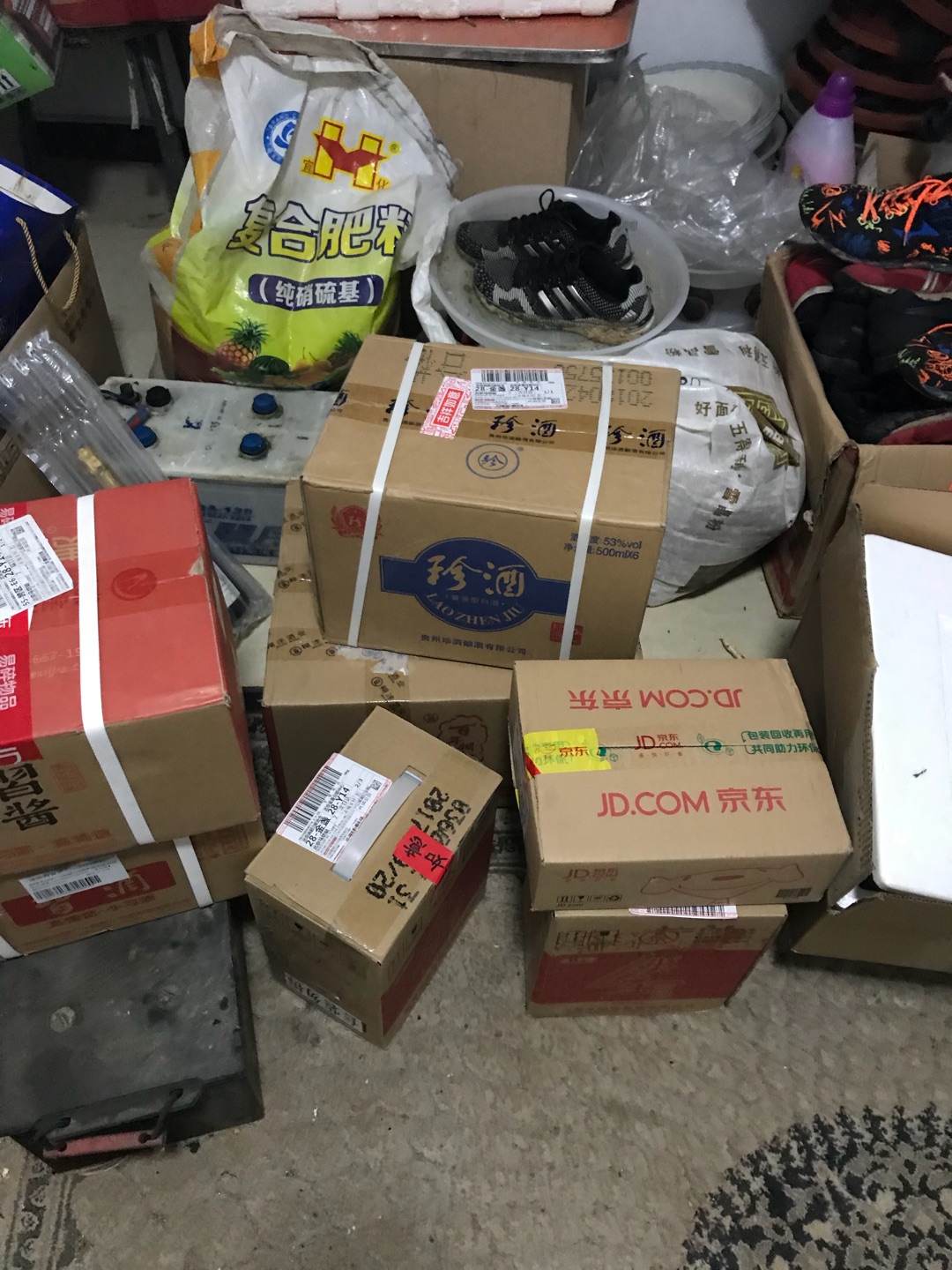 货已收到,包装完好无损,快递员态度很好,相信商城,放几年在喝。