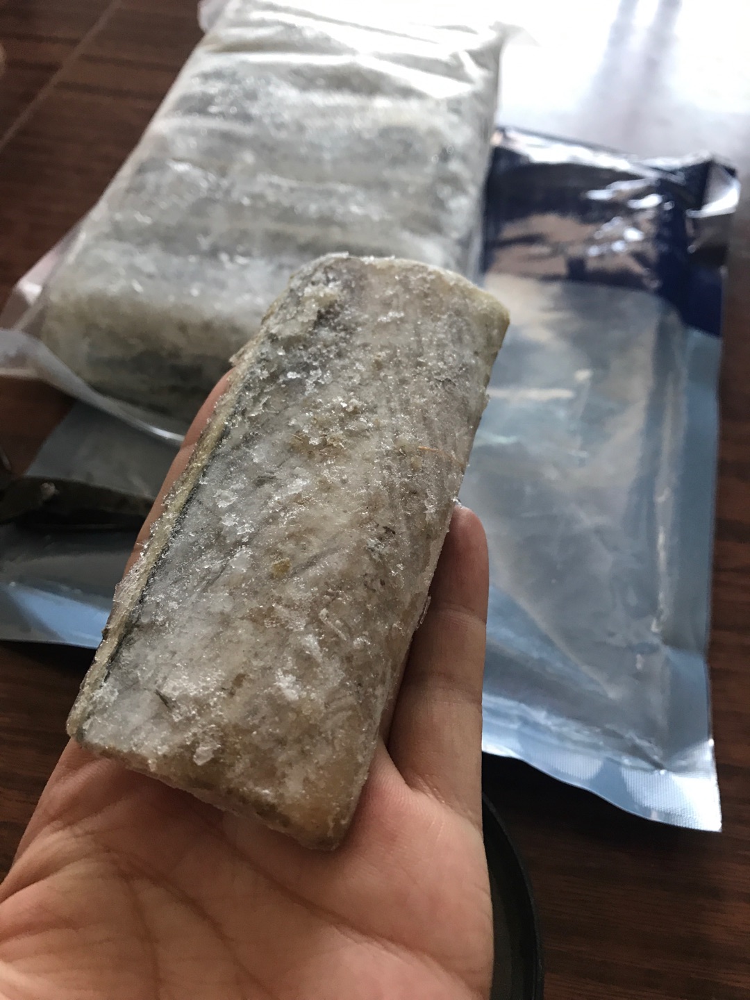 昨天下单,今天就收到了。写的是四指宽,但好像也就三指半吧。品质还不错,都是中段。