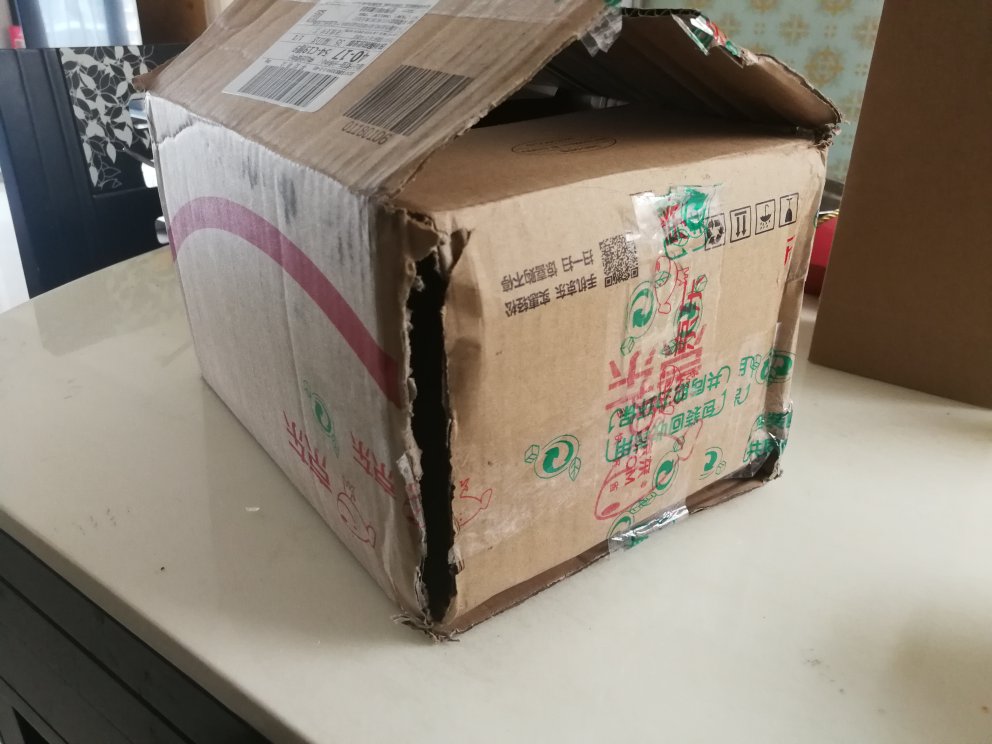 书没啥问题,只是在自营买书一大弊端始终不愿意加强包装……虽用纸箱了,但是看看箱子运输过程中被挤压成什么样子了,里内不舍得放点气泡膜!包装真不如平台的小店用心。