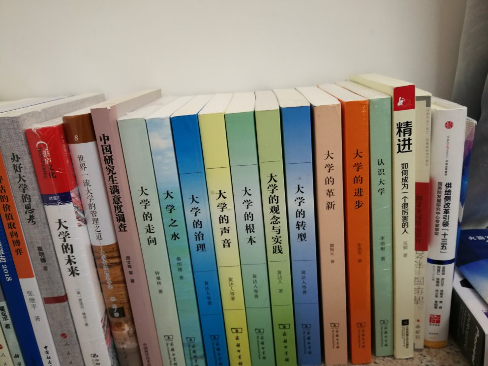 在自营买的书,发货很快,包装完好,快递小哥送货及时,服务态度很好,信赖自营!经常买东西,小哥已经认识我了,这次陆陆续续买了好多工作业务相关的书,为论文和课题准备的,估计要啃好久了。