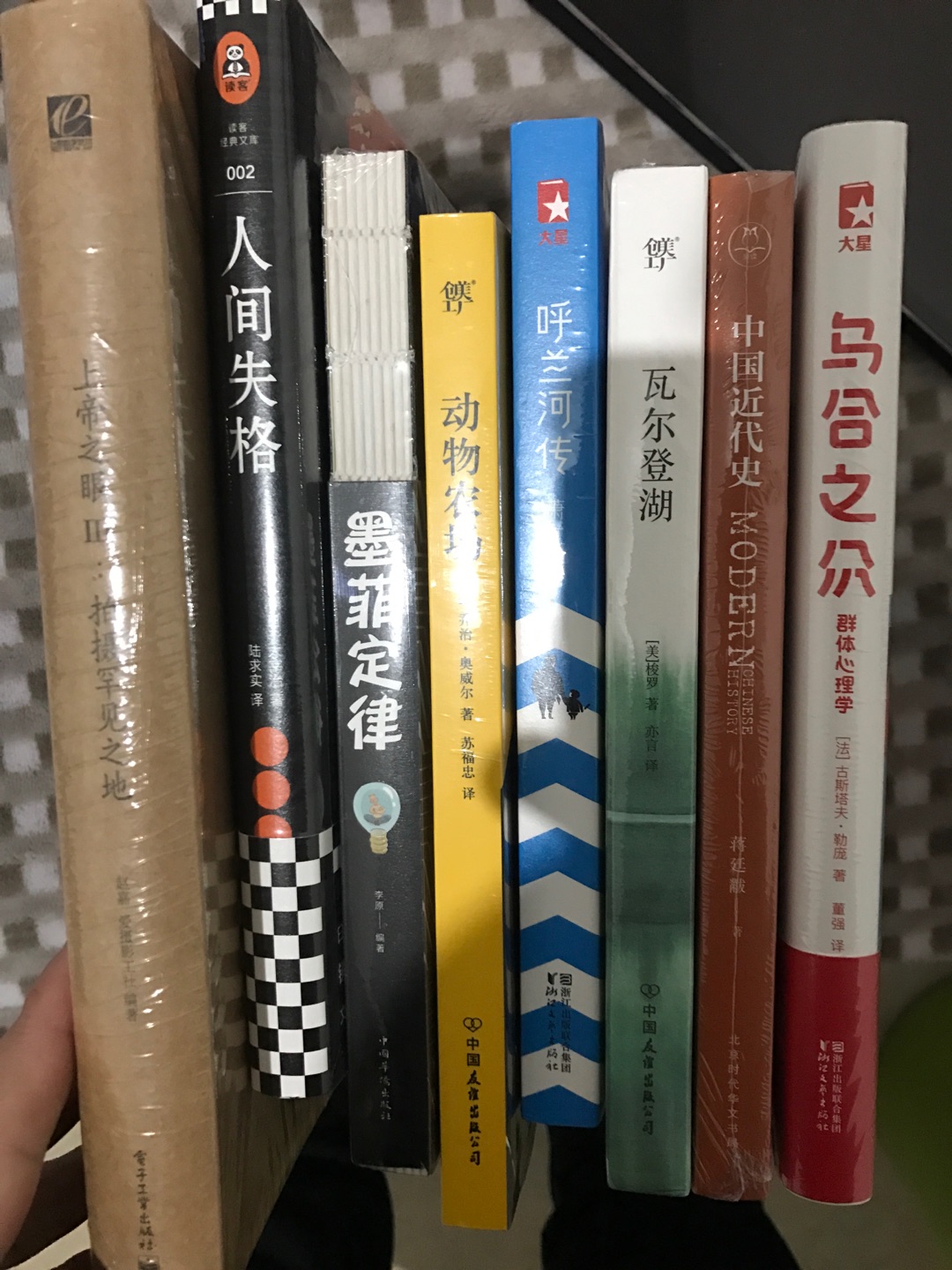 十块钱一本,很不错、经常网购,总有大量的包裹收,感觉写评语花掉了我大量的时间和精力!所以在一段时间里,我总是我又总是觉得好像不去评价或者随便写写!但是,有点对不住那些辛苦工作的卖家客服、仓管、老板。于是我写下了一小段话, 给我觉得能拿到我五星好评的卖家的宝贝评价里面以示感谢和尊敬!首先,宝贝是性价比很高的,我每次都会先试用再评价的,虽然宝贝不一定是最好的,但在同等的价位里面绝对是表现最棒的。的配送绝对是一流的,送货速度快, 配送员服务态度好,每样东西都是送货_上门。希望能再接再厉,做得更大更强,提供更多更好的东西给大家。为的商品和服务点赞。