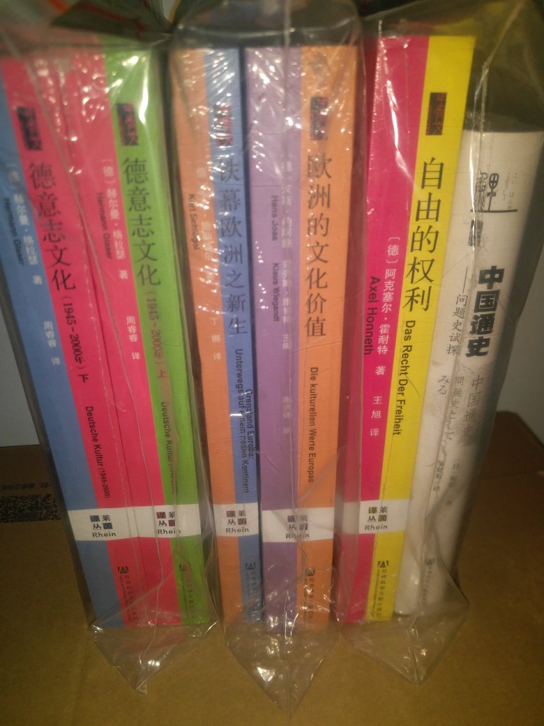 吾消费商城数年,深知各产品琳琅满目。然,唯此宝物与众皆不同,为出淤泥之清莲。使吾为之动容,心驰神往,以至茶饭不思,寝食难安,辗转反侧无法忘怀。于是乎紧衣缩食,凑齐银两,倾吾之所有而能买。#之热心、快递员之殷切,无不让人感激涕零,可谓迅雷不及掩耳盗铃儿响叮当仁不让世界充满爱。待打开包裹之时,顿时金光四射,屋内升起七彩祥云,处处皆是祥和之气。吾惊讶之余甚是欣喜若狂,呜呼哀哉!此宝乃是天上物,人间又得几回求!遂沐浴更衣,焚香祷告后与人共赏此宝。人皆赞叹不已,故生此宝物款型及做工,超高性价比之慨,且赞吾独具慧眼与时尚品位。产品介绍果然句句实言,毫无夸大欺瞒之嫌。实乃大家之风范,忠义之商贾。