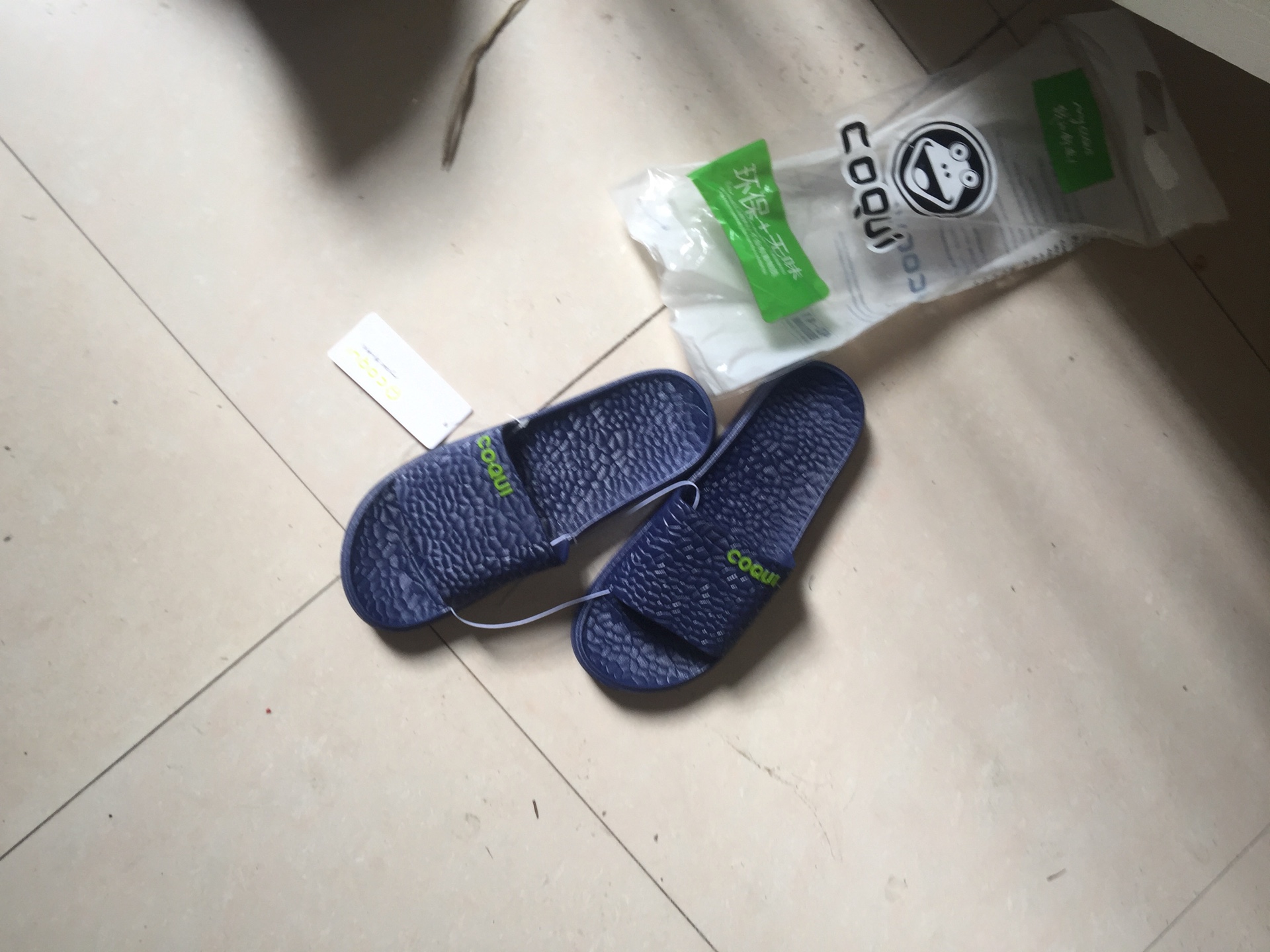 感觉不错……很舒服的拖鞋,值得购买