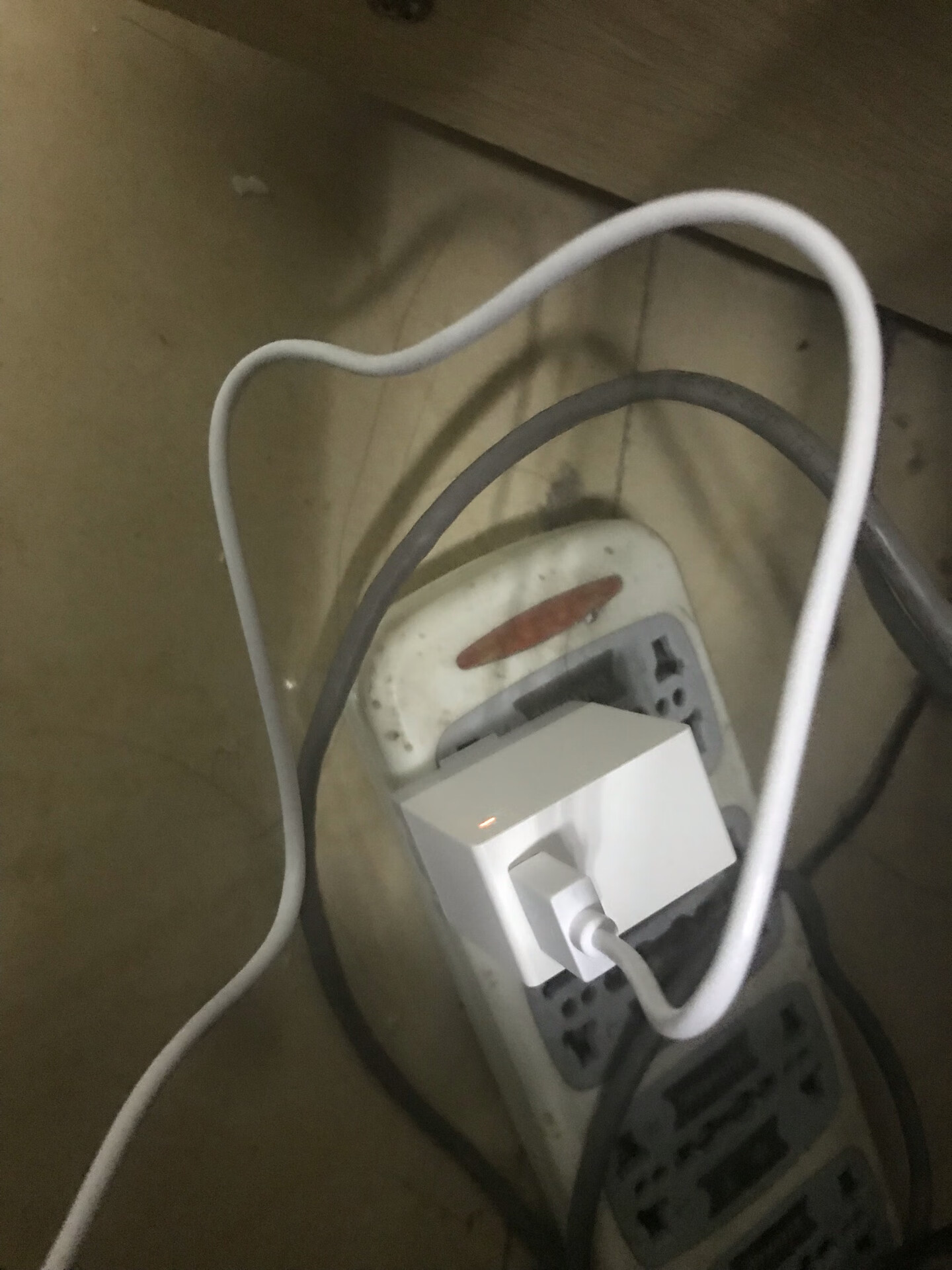 看了评价说很好,同时买了2??根,和配套的插座已连,现在试用中!