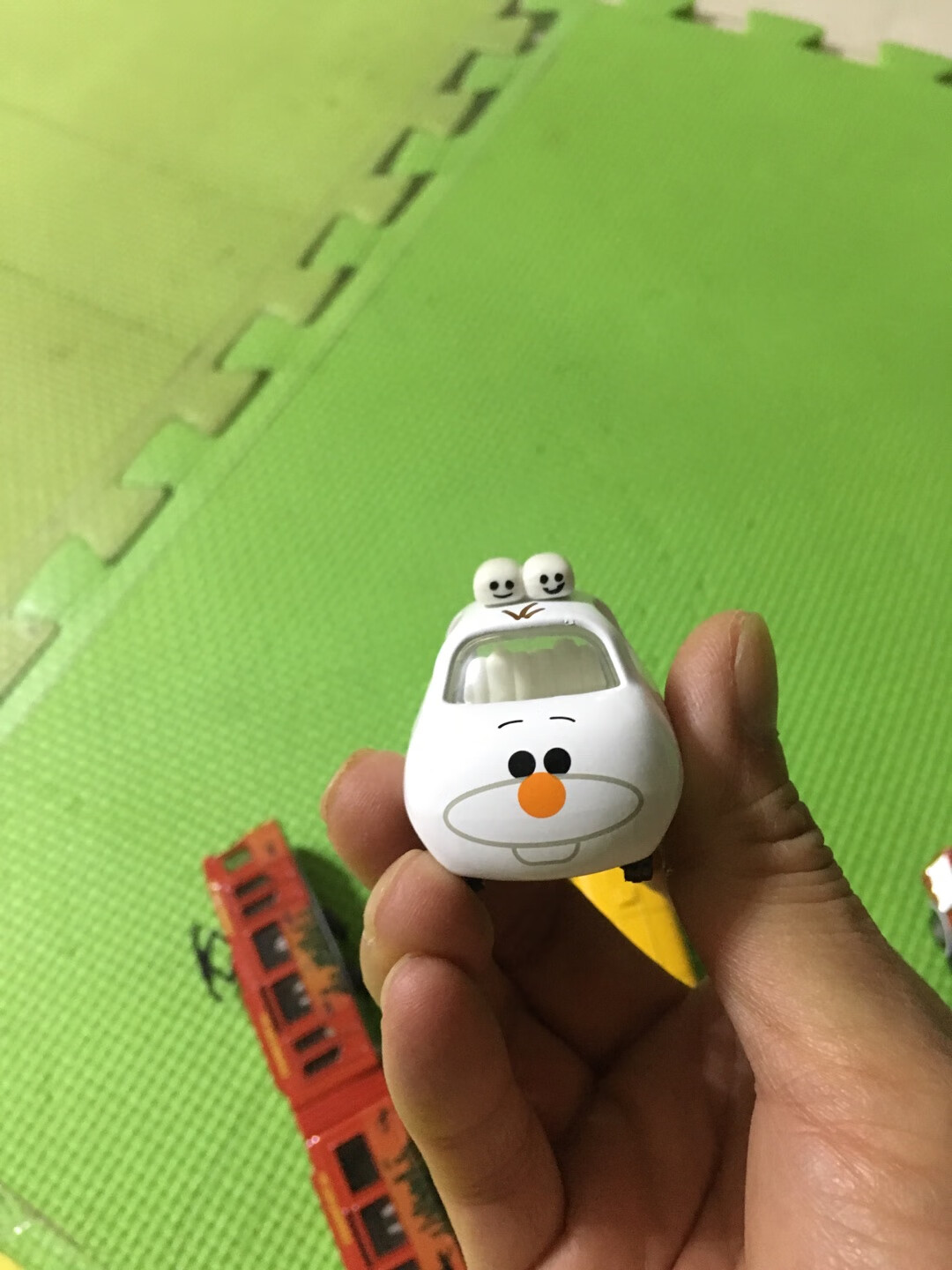 想给孩子买几个大号的玩具车,这个玩具很小,不过质量蛮好的,但,真的是不想退了,所以就签收了。