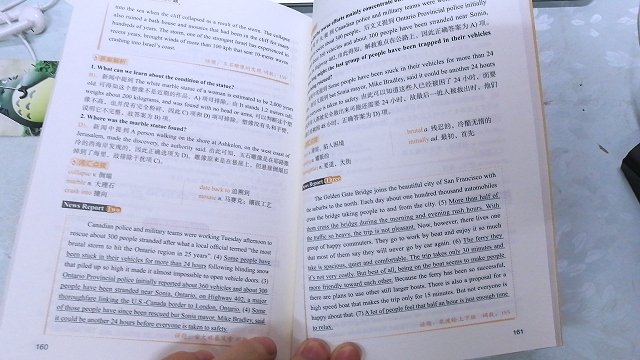 符合我的期待,每一道题都有对应的解析,解析也很详尽。书的前面有一些关于听力的知识,输得最后也有一些有用的附录。感觉物有所值,不过题目没有我预先想的那么多。不过总体还是很不错的。