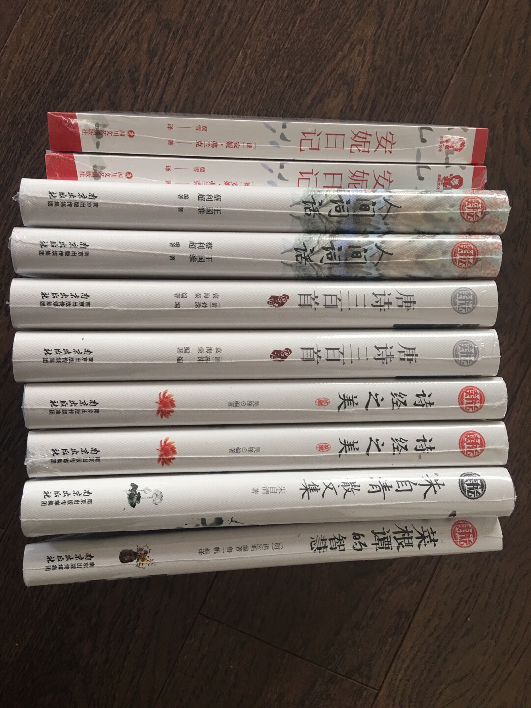 自营图书促销活动很给力,九十九元十本,虽然和论斤卖还有一定差距,可是作为正版图书来说,这个优惠力度已经让人颤抖了,价格优势秒杀一切实体店铺,非常满意,五星好评!