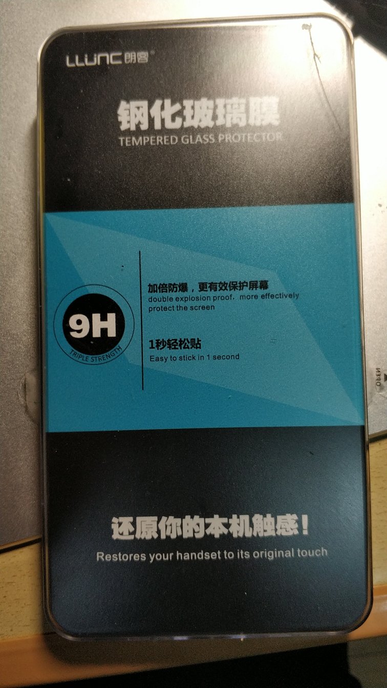 手机钢化膜,很不幸用了半个月就碎边了……