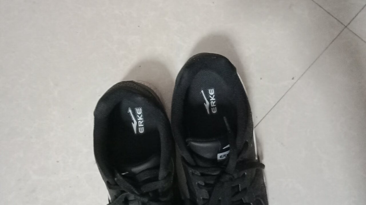 鞋子很耐脏。儿子穿了也不臭脚。