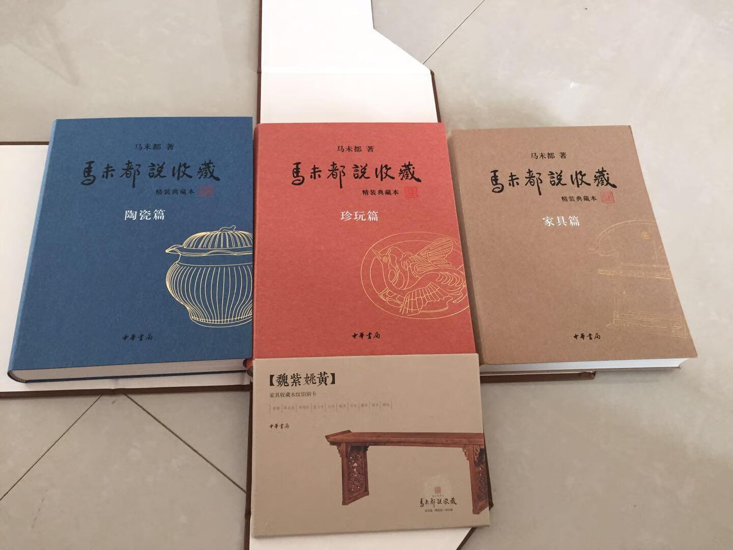 袍哥是1949年之前活跃于长江中上游的秘密社会组织,其影响力与青帮、洪门不相上下。当其盛时,川省约有70%成年男子加入,影响力及于各个角落,在川军、湘军中影响巨大,也是清末革命中的重要力量。