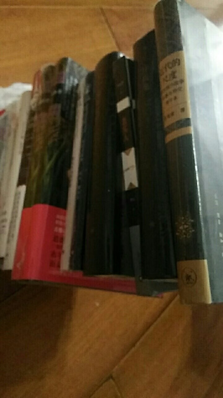 这本书相当的好,立意新颖,思想独特,逻辑清晰,非常易于普通读者研读,文字简洁不拖泥带水,用词严谨又不失大方,并且出版社用纸精良,排版合理,字体大小适中,实在是各方面都属上乘的一本书,五星好评。