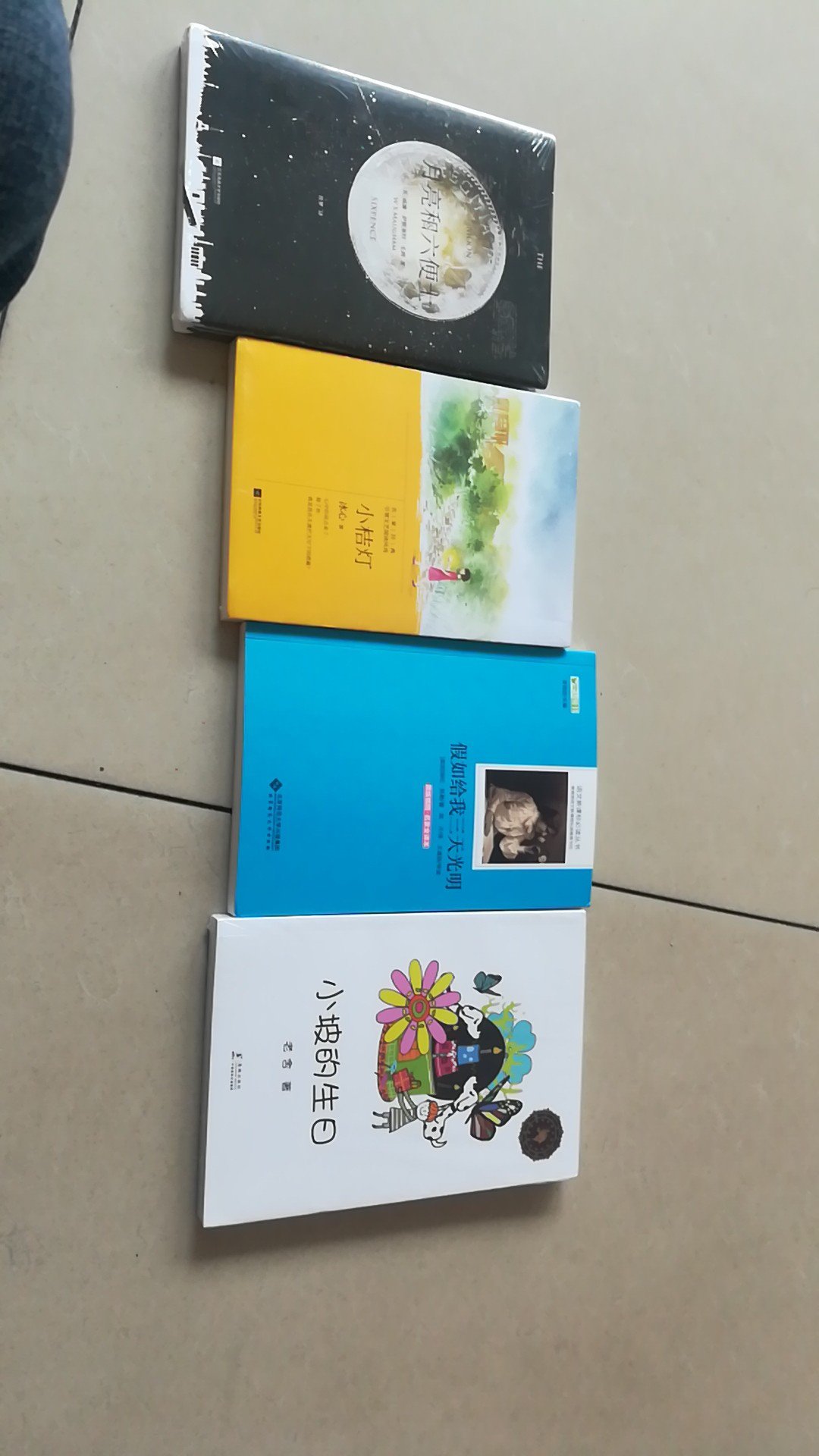 经常网购,总有大量的包裹收,感觉写评语花掉了我大量的时间和精力!所以在一段时间里,我总是不去评价或者随便写写!但是,我又总是觉得好像有点对不住那些辛苦工作的卖家客服,仓管,老板。于是我写下了一小段话,给我觉得能拿到五星好评的卖家的宝贝评价里面以示感谢和尊敬,首先,宝贝的性价比很高的,我每次都会先试用再评价的,虽然宝贝不一定是最好的,但是在同等价位里面绝对是最棒的。的配送绝对是一流的,送货速度快,配送员服务态度好,每样东西都是送货上门,希望再接再厉,做的更大更强,提供更多更好的东西给大家,为的商品和服务点赞