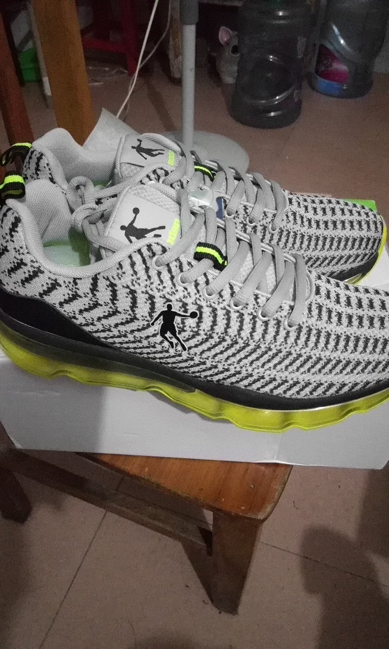 正品,儿子十分喜欢啦
